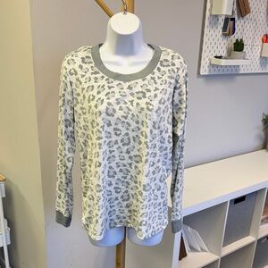 NWT Rene Rofe Gray Animal Print Long Sleeve Super Soft Lounge Top Sz L